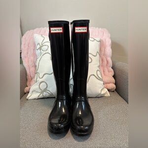 Hunter Glossy Black Rain Boots.  Size US 7, EU 38.  Like new.